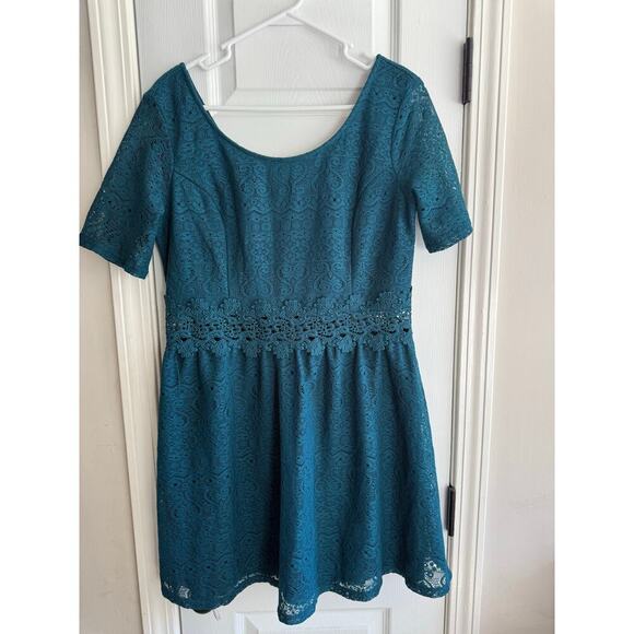 Xhiliration Deep Teal Lace Peekaboo Middle Short Sleeve size Large - Picture 2 of 7